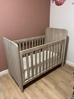 Babykamer ledikant en commode inclusief matras, Kinderen en Baby's, Kinderkamer | Complete kinderkamers, Ophalen, Zo goed als nieuw