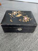 Zwart oud kistje beschildering gouden vogel bloementak, Antiek en Kunst, Curiosa en Brocante, Ophalen of Verzenden