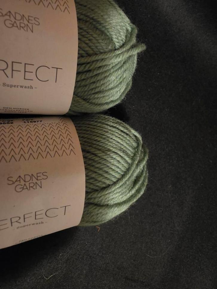 2x Sandnes Garn Perfect mintgroen, Hobby en Vrije tijd, Breien en Haken, Nieuw, Breien, Wol of Garen, Verzenden