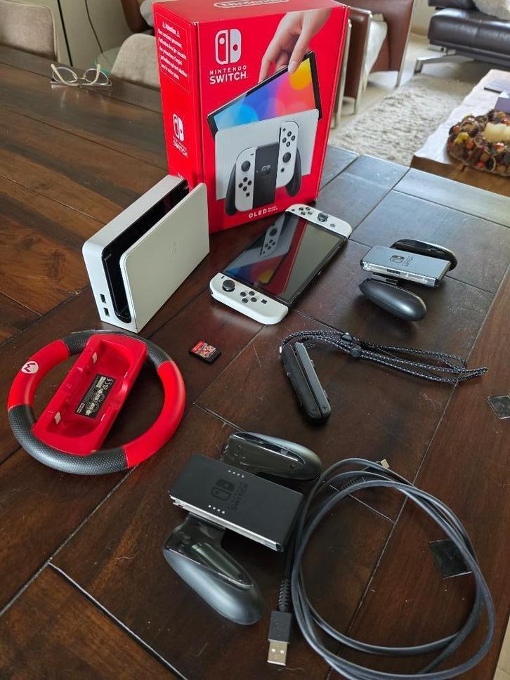 Nintendo Switch OLED Mario kart special met Hori stuur!!, Spelcomputers en Games, Spelcomputers | Nintendo Switch, Zo goed als nieuw