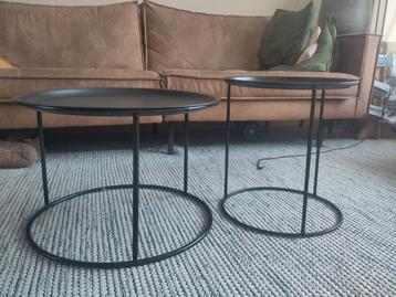 2 zwart metalen bijzettafeltje 