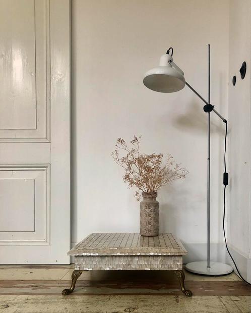 Lage salontafel/bijzettafel parelmoer en messing., Huis en Inrichting, Tafels | Salontafels, Zo goed als nieuw, Minder dan 50 cm