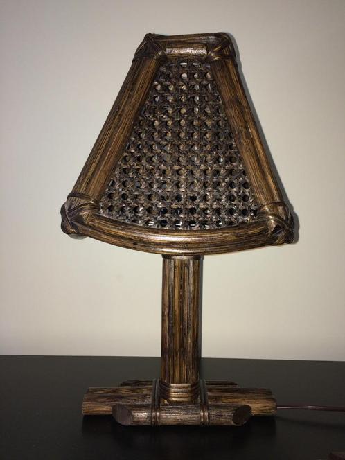 Antieke tafellamp van hout en rotan | Rattan desklamp H42cm, Antiek en Kunst, Antiek | Lampen, Ophalen of Verzenden