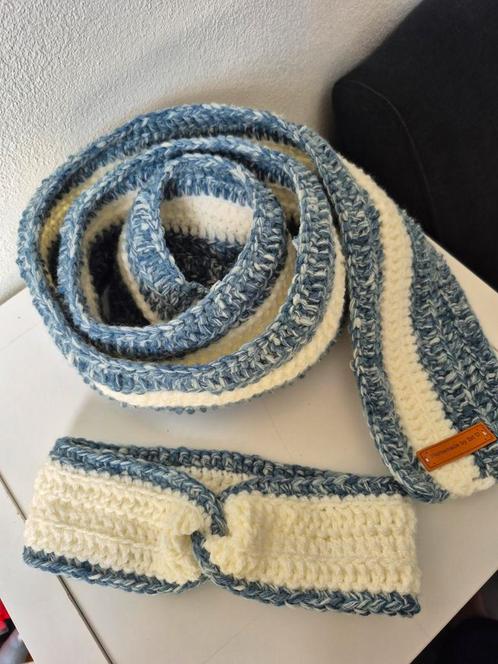 Zelfgehaakte Haarband & Sjaal - IJsblauw/Beige, Kleding | Dames, Mutsen, Sjaals en Handschoenen, Nieuw, Sjaal, Ophalen of Verzenden