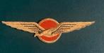 Embleem -stof -  KLU -vliegende adelaar, Ophalen of Verzenden, Zo goed als nieuw, Patch, Badge of Embleem