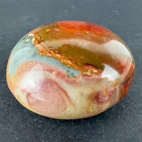 Polychroom Jaspis handsteen uit Madagaskar, Verzamelen, Mineralen en Fossielen, Mineraal, Ophalen of Verzenden