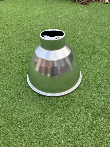 Industriële lamp / lampenkap beschikbaar voor biedingen