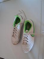 2 paar voetbalschoenen slechts 2x gedragen, Sport en Fitness, Voetbal, Maat XS of kleiner, Ophalen, Zo goed als nieuw, Schoenen