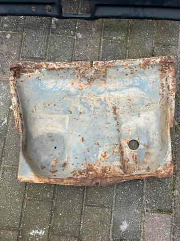 Vw T2b bellypan/ pedaal bescherming ‘76