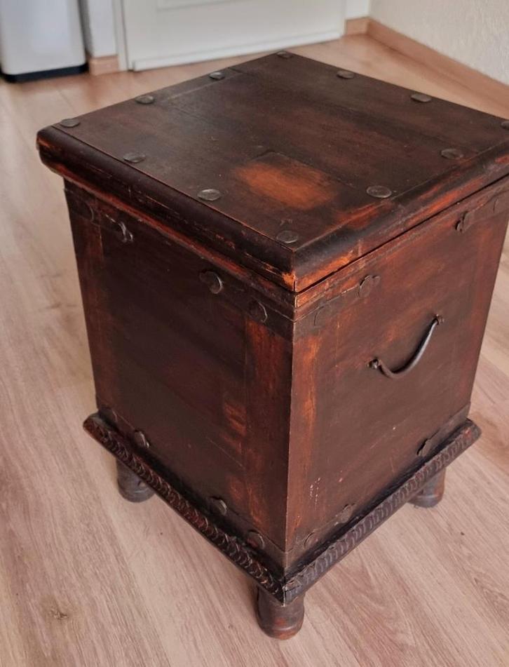 Prachtige en handige koloniale kist teakhout & ijzerbeslag, Huis en Inrichting, Woonaccessoires | Kisten, Zo goed als nieuw, Minder dan 50 cm