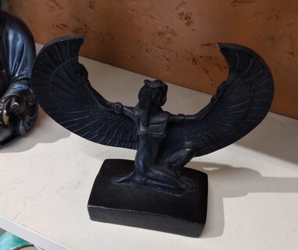Prachtig beeldje van de Egyptische godin Isis, Verzamelen, Beelden en Beeldjes, Zo goed als nieuw, Religie, Ophalen of Verzenden