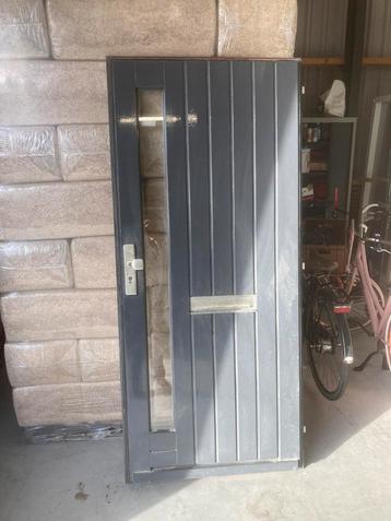 57 dikke voordeur 925*2115 beschikbaar voor biedingen