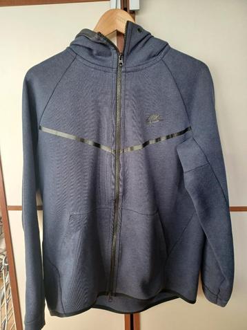 Nike tech fleece vest  beschikbaar voor biedingen