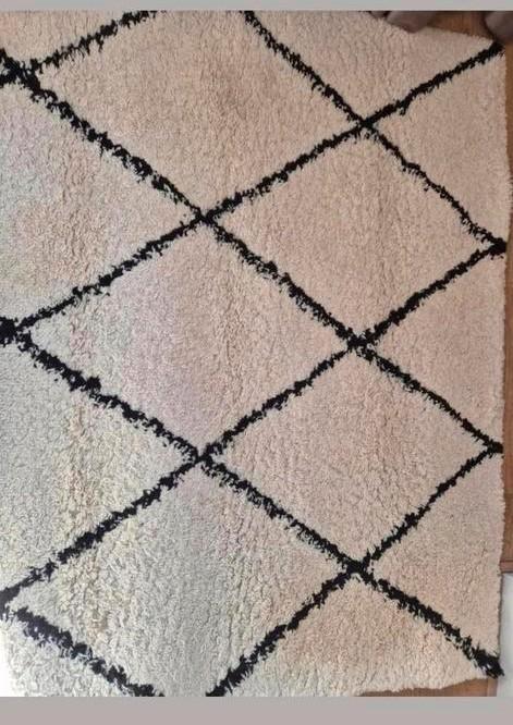 zwaart en wit tapijt / vloerkleed, Huis en Inrichting, Stoffering | Tapijten en Kleden, Zo goed als nieuw, 200 cm of meer, Rechthoekig