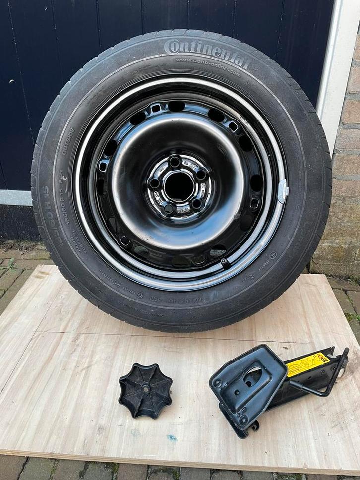 Reservewielset VW Polo incl. krik en bevestigingsbout, Auto-onderdelen, Banden en Velgen, Banden en Velgen, Zomerbanden, 15 inch
