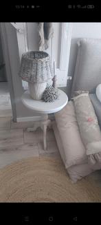 Ronde tafeltjes/ bed tafeltjes, Ophalen