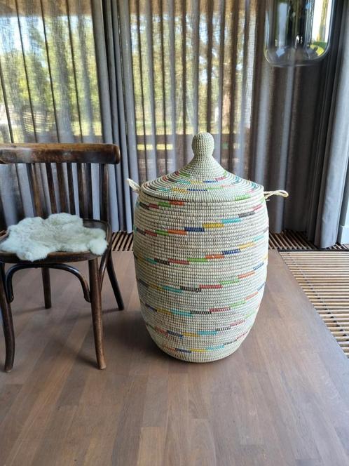 Afrikaanse wasmand multicolor handgemaakt in senegal, Huis en Inrichting, Woonaccessoires | Schalen en Manden, Nieuw, Rond, Overige materialen