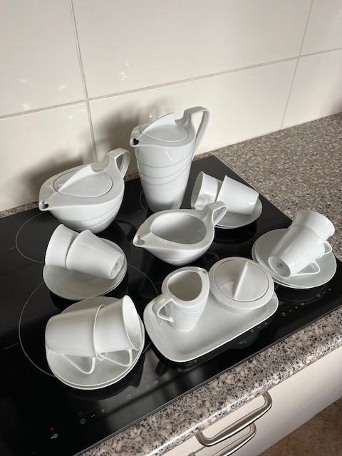 Hutschenreuther koffie & theeservies 8 delig met toebehoren, Antiek en Kunst, Antiek | Servies compleet, Ophalen