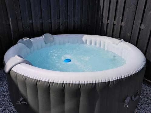 Arebos Rome Opblaasbare Jacuzzi/ Hottub 6 personen 210 CM, Tuin en Terras, Bubbelbaden en Hottubs, Zo goed als nieuw, Opblaasbaar