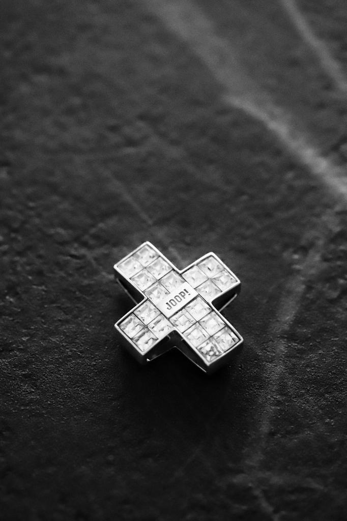 Statement kruis hanger – JOOP! | 925 sterling zilver, Sieraden, Tassen en Uiterlijk, Kettinghangers, Zo goed als nieuw, Zilver