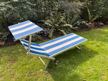 Vintage zonnenbed beschikbaar voor biedingen