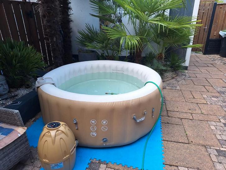 Jacuzzi Palmspring 4-6 pers. - Werkt Optimaal!, Tuin en Terras, Bubbelbaden en Hottubs, Gebruikt, Filter, Pomp, Ophalen