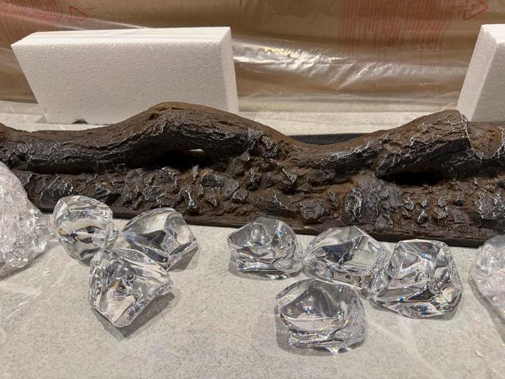 Elektrische sierhaard met houtblokken - Nieuw in doos, Antiek en Kunst, Antiek | Glas en Kristal, Ophalen of Verzenden