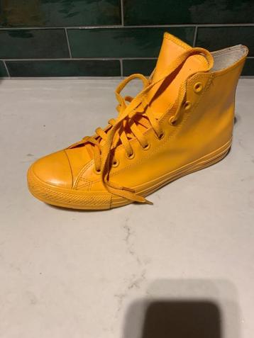 Limited Edition Chuck Taylor 2014 (geel) beschikbaar voor biedingen