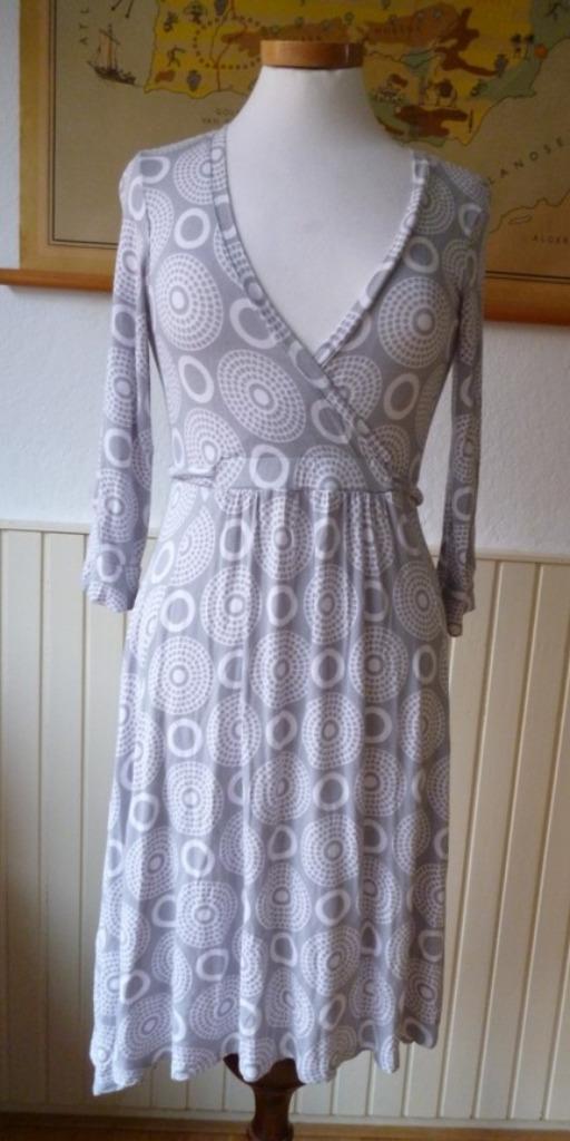 Hema soepele, zachte jurk, maat M, Kleding | Dames, Jurken, Zo goed als nieuw, Maat 38/40 (M), Grijs, Onder de knie, Verzenden