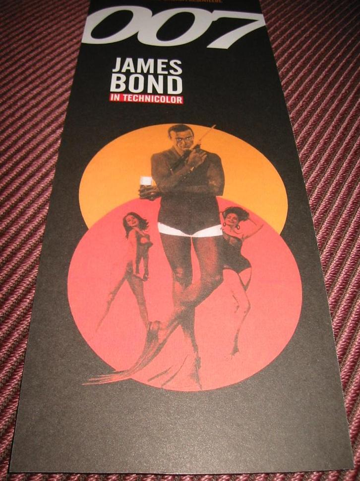 James Bond In Technicolor Sean Connery Oude BIOSCOOPRECLAME, Verzamelen, Film en Tv, Zo goed als nieuw, Verzenden
