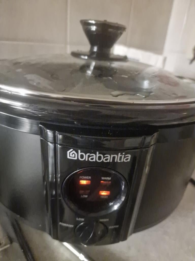 Natuurlijke Infusie Die In Een Doorzichtige Glazen Pot Kookt Op Keramische Kookfornuis Mooie Damp Uitstraalt Kookplaat Prachtige Image174871951