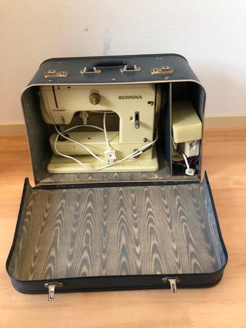 Bernina 700 vrijarm zigzag naaimachine inclusief koffer beschikbaar voor biedingen