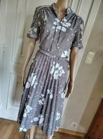 Vintage grijze jurk met bijhorende ceintuur, Kleding | Dames, Jurken, Maat 38/40 (M), Verzenden, Zo goed als nieuw, Vintage