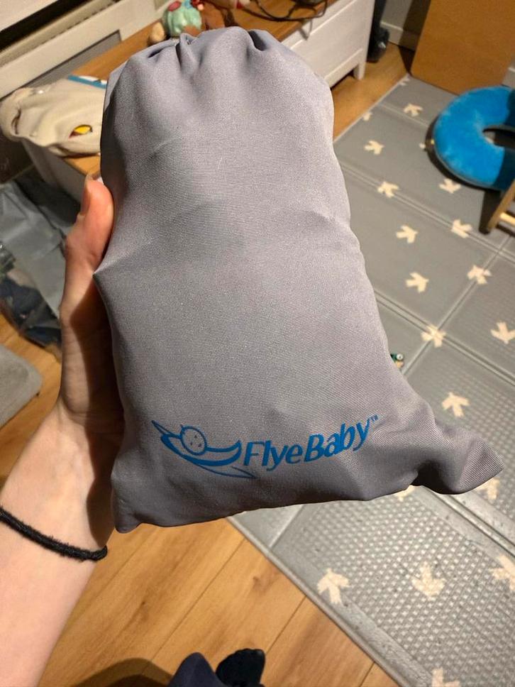 FlyeBaby - Babyzitje voor Vliegtuig, Caravans en Kamperen, Luchtbedden, Zo goed als nieuw, 1-persoons, Ophalen of Verzenden