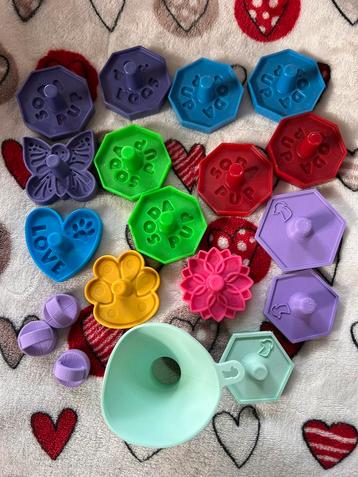 18 nieuwe Sodapup & West Paw Toppl stoppers, food enrichment beschikbaar voor biedingen