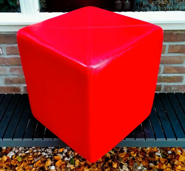 Rood Leren Poef Voetstoel Voetenbankje Hocker Kruk Taboeret, Huis en Inrichting, Banken | Voetenbanken en Poefen, Zo goed als nieuw