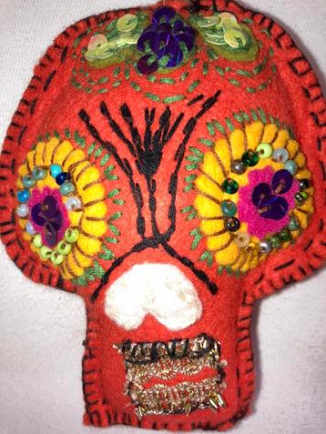 Embroidered hanging Día de los muertos beschikbaar voor biedingen