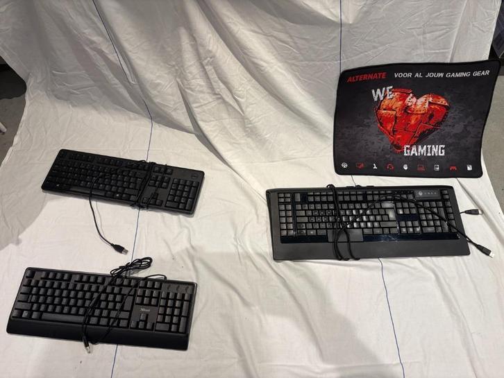 Drie toetsenborden te koop — QWERTY + USB-A aansluiting, Computers en Software, Toetsenborden, Zo goed als nieuw, Qwerty, Bedraad