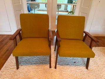2 Vintage stoelen, in goede staat beschikbaar voor biedingen