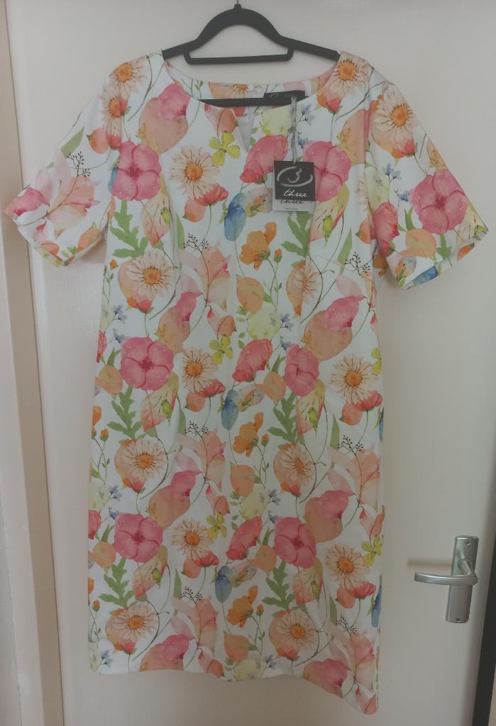 Nieuwe sjieke B Three jurk, Kleding | Dames, Jurken, Nieuw, Maat 46/48 (XL) of groter, Overige kleuren, Onder de knie, Ophalen of Verzenden