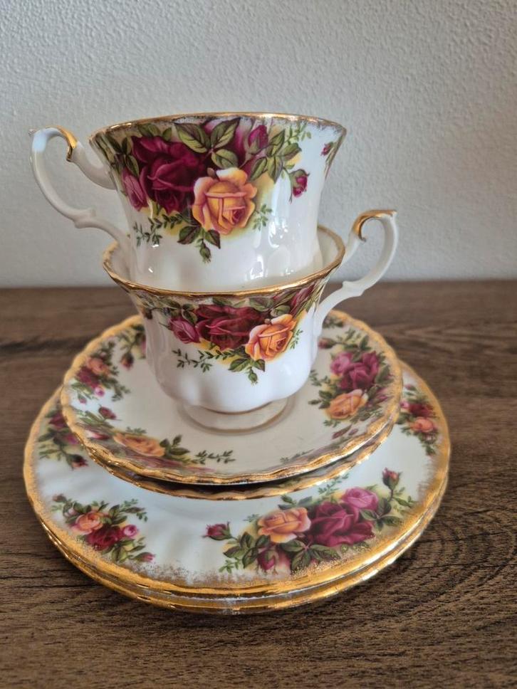 Royal Albert "Old Country Roses" (met bladgoud)., Antiek en Kunst, Antiek | Porselein, Ophalen of Verzenden