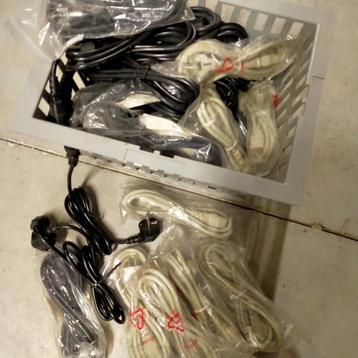 32 nieuwe aansluitsnoeren met ra stekker beschikbaar voor biedingen