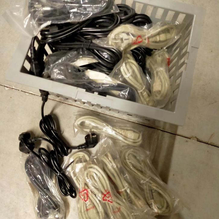 32 nieuwe aansluitsnoeren met ra stekker, Hobby en Vrije tijd, Elektronica-componenten, Nieuw, Ophalen of Verzenden