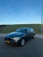 BMW 1-Serie 116i 136PK 5D Aut. 2014 Grijs, Auto's, 4 cilinders, Origineel Nederlands, 1200 kg, 650 kg