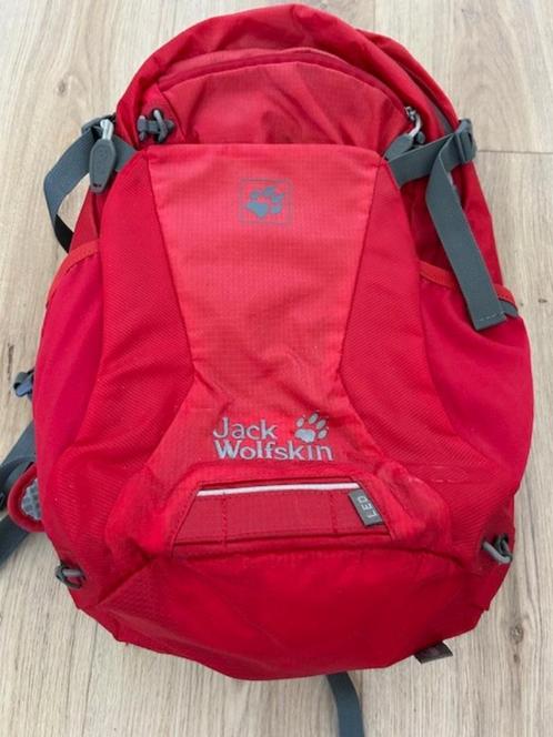 Rode rugzak Jack Wolfskin, Sieraden, Tassen en Uiterlijk, Tassen | Rugtassen, Zo goed als nieuw, Overige merken, 40 cm of meer