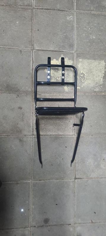 Pakjedrager voor voorop de fiets.  beschikbaar voor biedingen