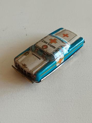 Vintage Blikken Ambulance Speelgoedauto beschikbaar voor biedingen