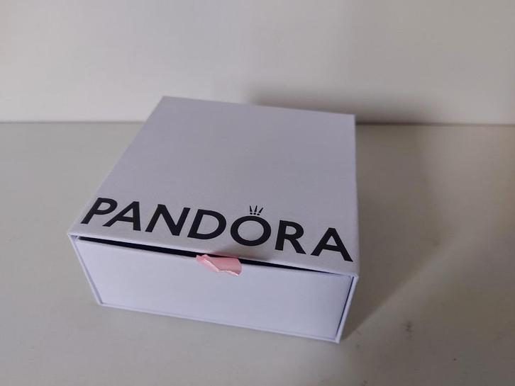 Aangeboden een origineel Pandora sieraden doosje (3), Sieraden, Tassen en Uiterlijk, Kettingen, Nieuw, Overige materialen, Wit