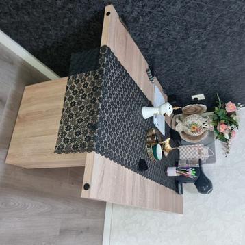 Nette uitschuifbaar Eettafel   beschikbaar voor biedingen