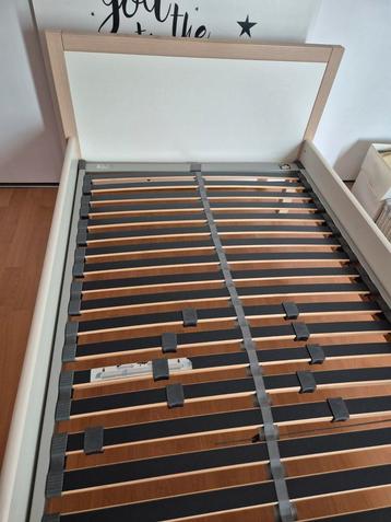 eenpersoonsbed 90x200 ombouw en lattenbodem wit/berkenhout beschikbaar voor biedingen